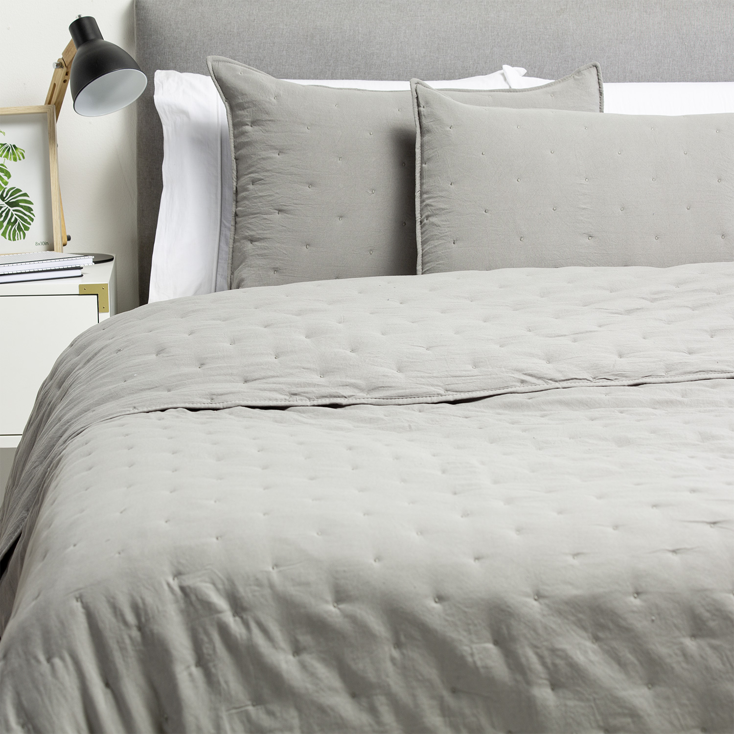 CUBRECAMA BORDADO PREWASH 2 PLAZAS GRIS O 1 CUBRECAMA BORDADO PREWASH 2 PLAZAS GRIS O