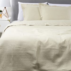CUBRECAMA BORDADO PREWASH KING CREMA