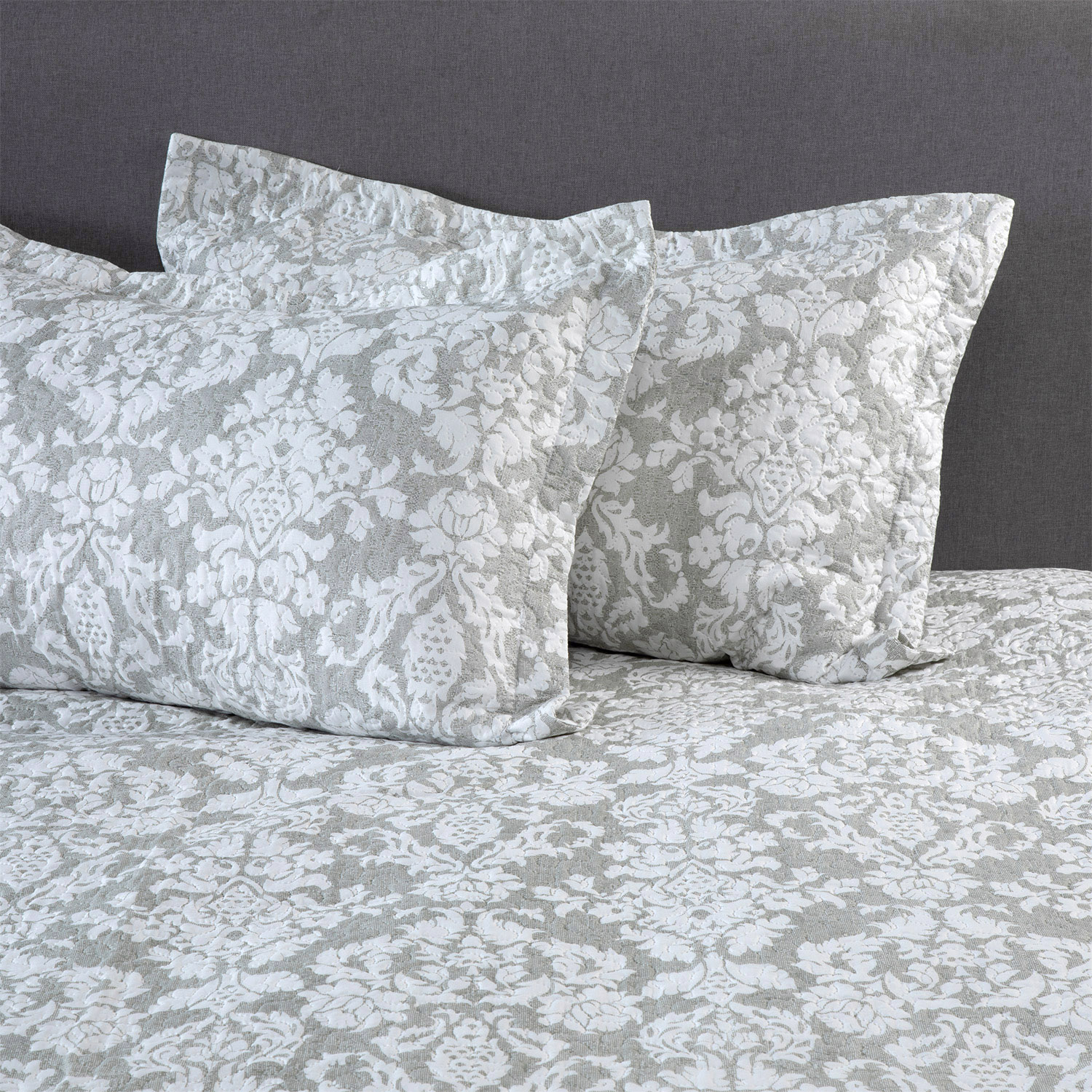 CUBRECAMA ESTAMPADO ULTRA 2 PLAZAS GRIS 2 CUBRECAMA ESTAMPADO ULTRA 2 PLAZAS GRIS - Imagen 2