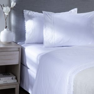 JUEGO DE SABANA BRODERI BLANCA SUPER KING